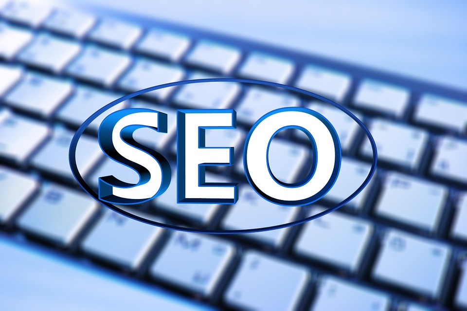 Word SEO in blue ring overlaid on computer keyboard